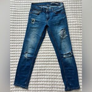 ZARA WOMEN Distressed Medium Rise
Relaxed Fit Blue Jeans / size 2